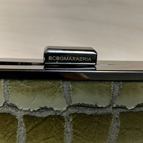 BCBG clutch _authentic - Picture 6 of 6